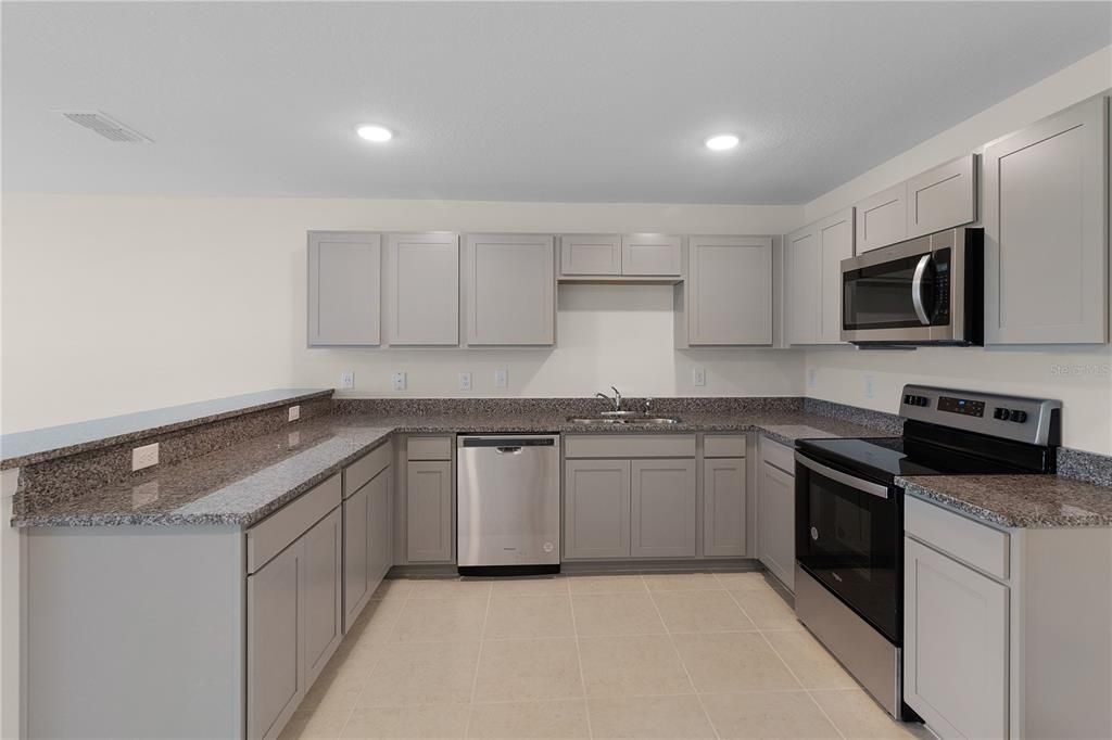 For Rent: $1,950 (4 beds, 2 baths, 2104 Square Feet)