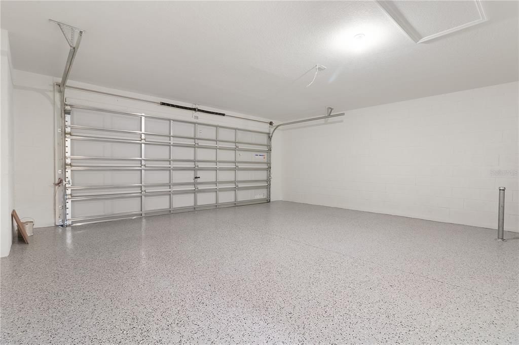 For Rent: $1,950 (4 beds, 2 baths, 2104 Square Feet)