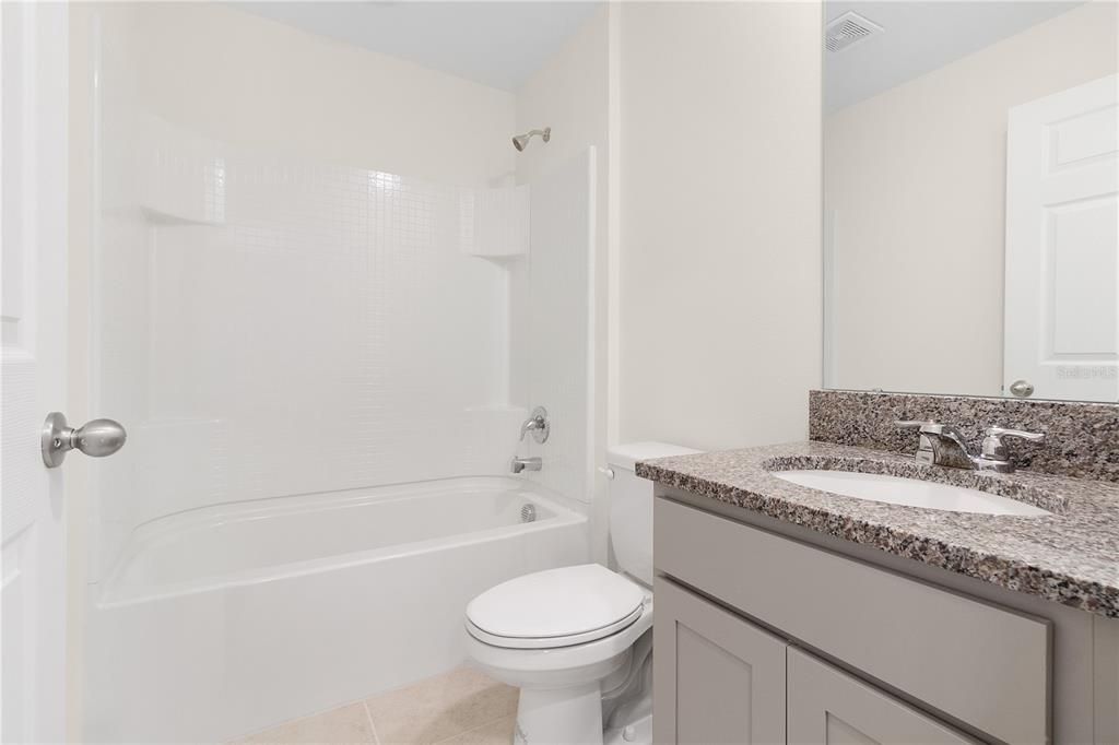 For Rent: $1,950 (4 beds, 2 baths, 2104 Square Feet)