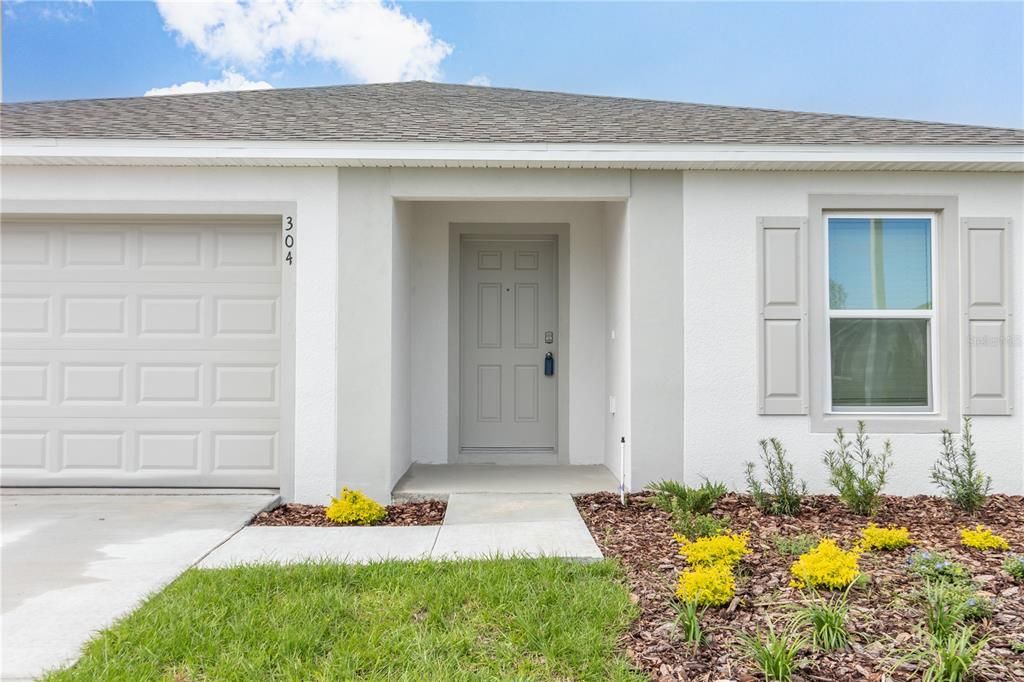 For Rent: $1,950 (4 beds, 2 baths, 2104 Square Feet)