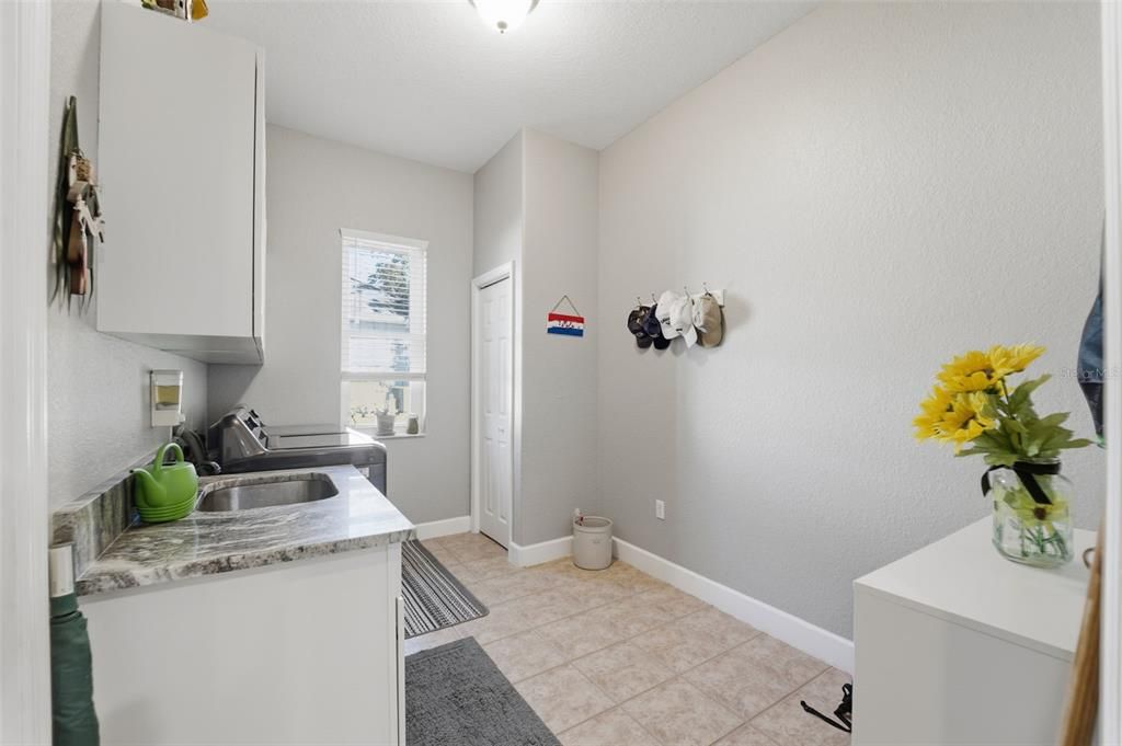 待售: $560,000 (3 贝兹, 2 浴室, 2736 平方英尺)