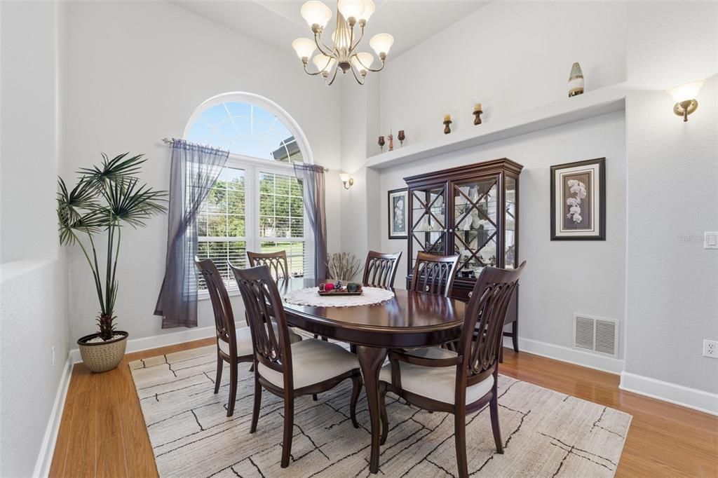 待售: $560,000 (3 贝兹, 2 浴室, 2736 平方英尺)