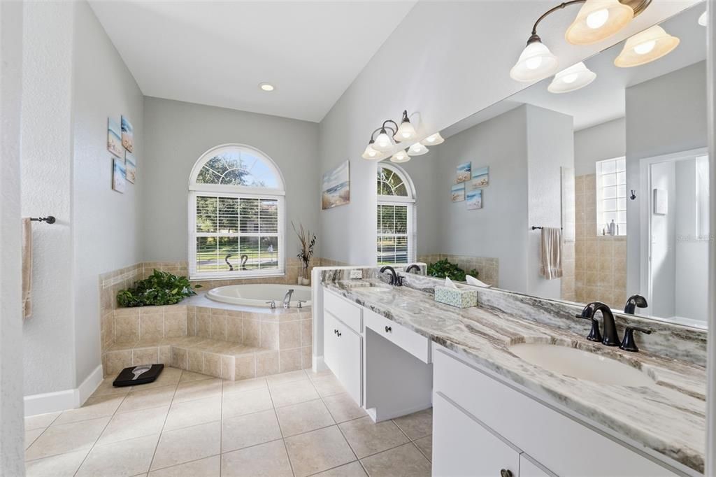 待售: $560,000 (3 贝兹, 2 浴室, 2736 平方英尺)