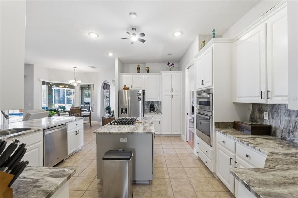 待售: $560,000 (3 贝兹, 2 浴室, 2736 平方英尺)