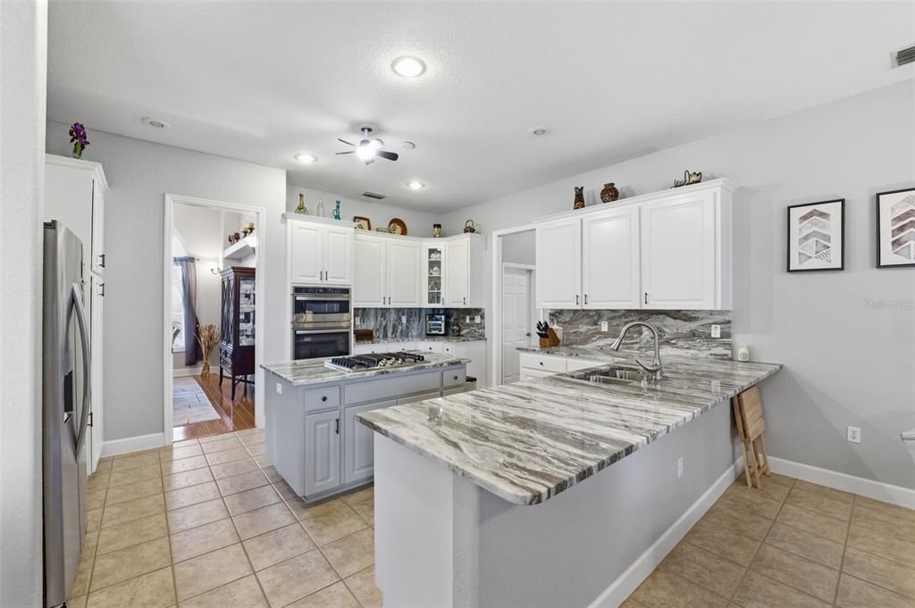 待售: $560,000 (3 贝兹, 2 浴室, 2736 平方英尺)