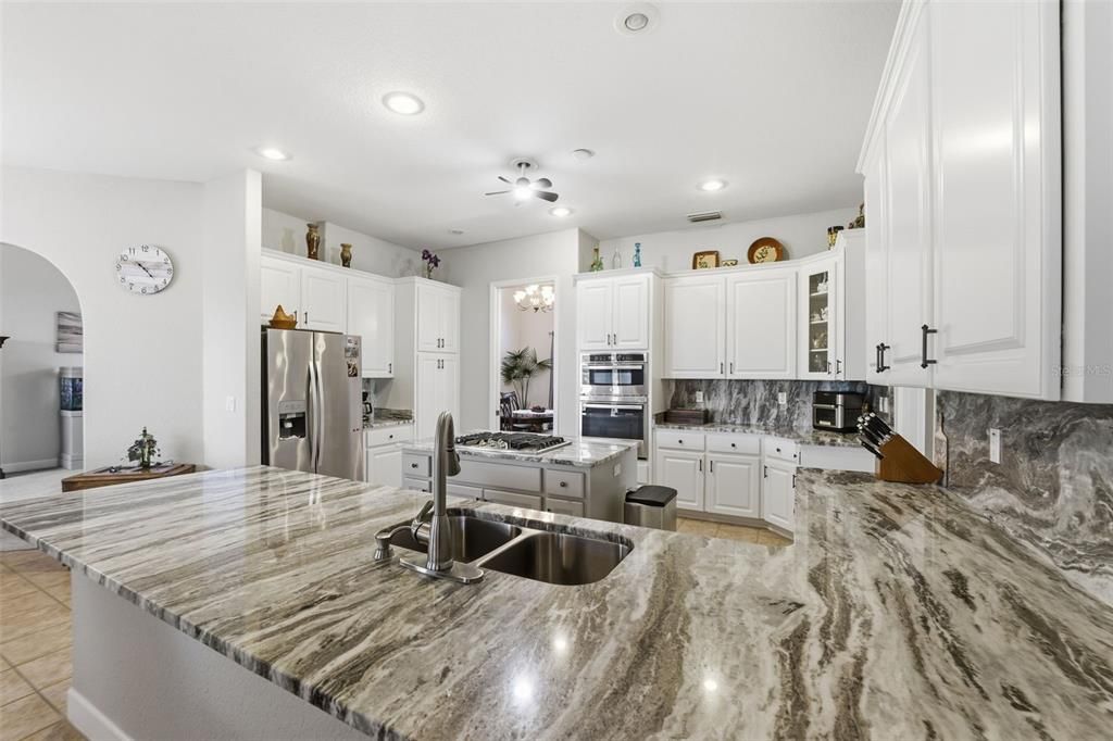 待售: $560,000 (3 贝兹, 2 浴室, 2736 平方英尺)