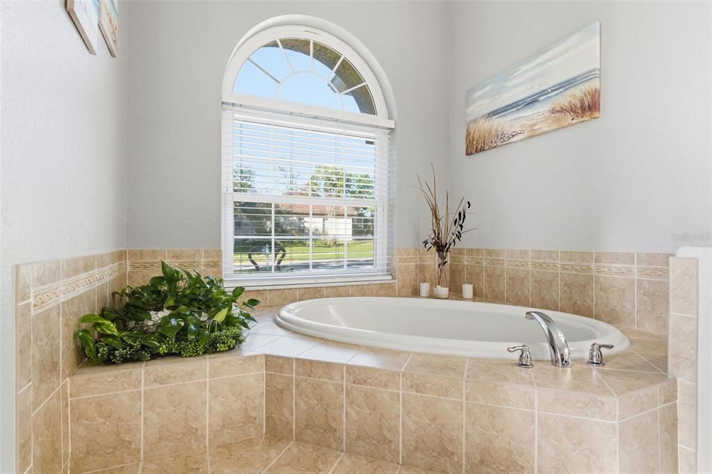 待售: $560,000 (3 贝兹, 2 浴室, 2736 平方英尺)