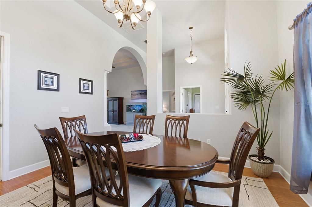 待售: $560,000 (3 贝兹, 2 浴室, 2736 平方英尺)