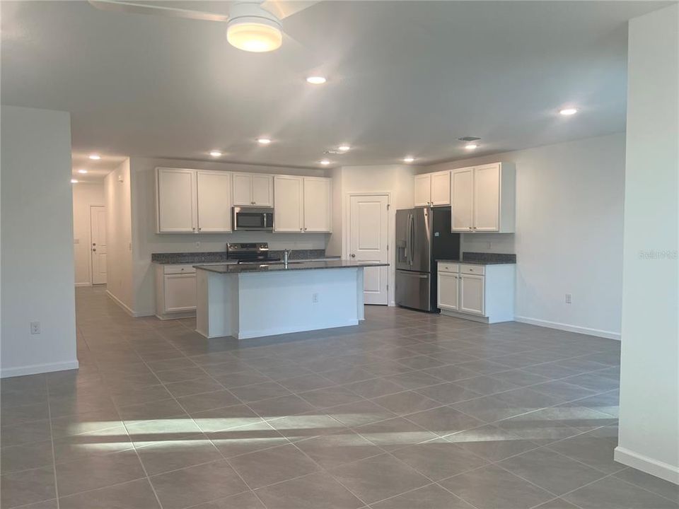 出租: $2,000 (3 贝兹, 2 浴室, 1684 平方英尺)