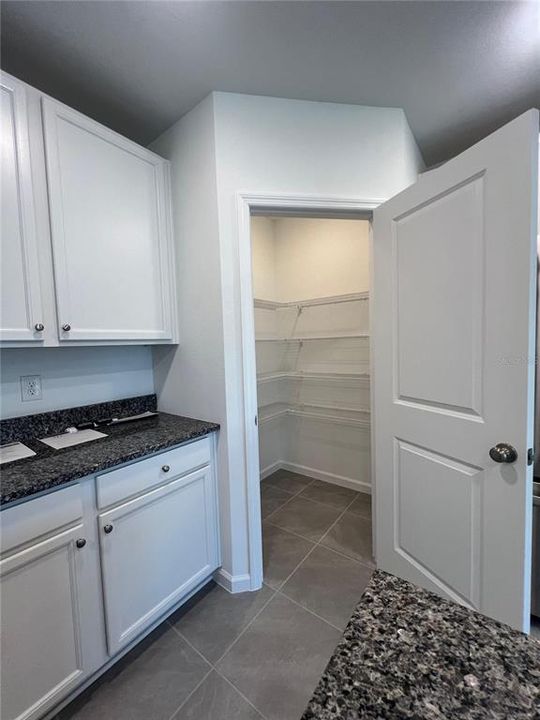 出租: $2,000 (3 贝兹, 2 浴室, 1684 平方英尺)