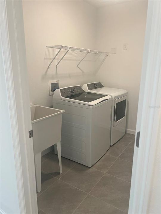 出租: $2,000 (3 贝兹, 2 浴室, 1684 平方英尺)