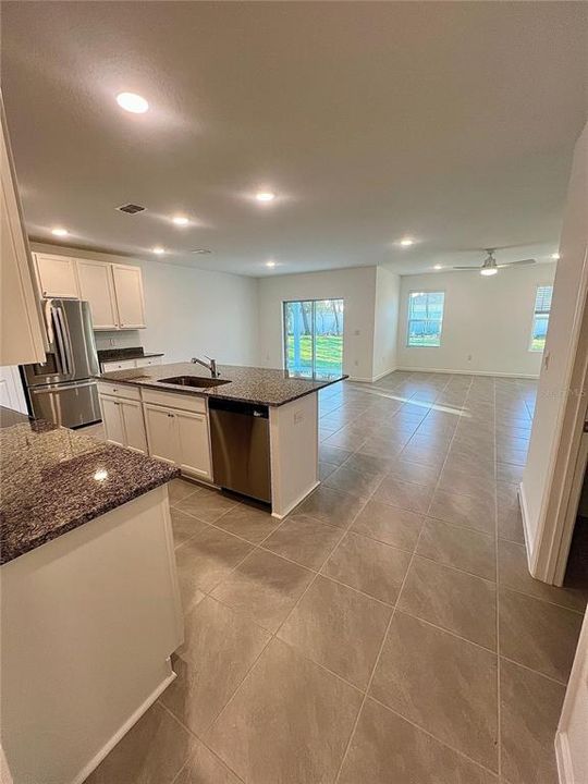 出租: $2,000 (3 贝兹, 2 浴室, 1684 平方英尺)