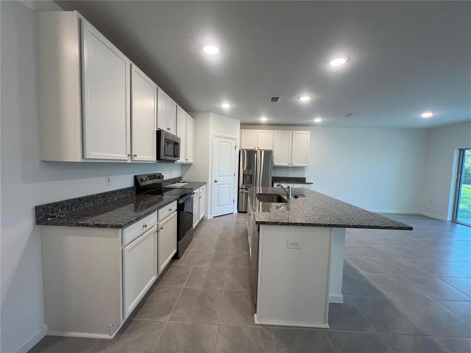 出租: $2,000 (3 贝兹, 2 浴室, 1684 平方英尺)