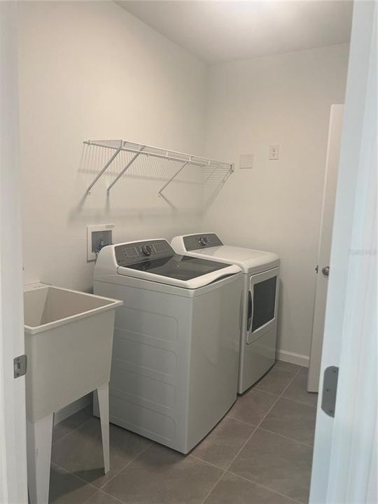 出租: $2,000 (3 贝兹, 2 浴室, 1684 平方英尺)