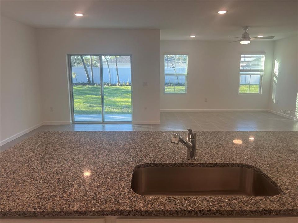 出租: $2,000 (3 贝兹, 2 浴室, 1684 平方英尺)