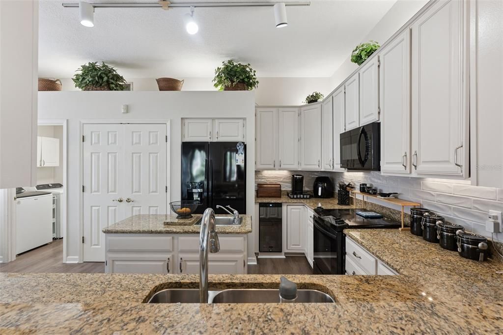 For Sale: $520,000 (4 beds, 3 baths, 2732 Square Feet)