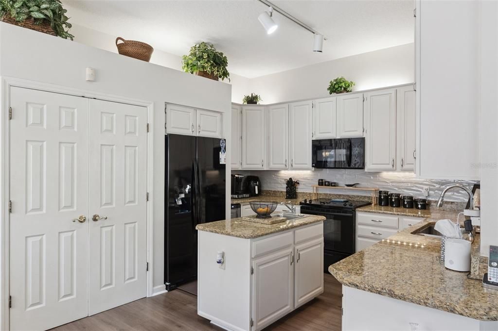 For Sale: $520,000 (4 beds, 3 baths, 2732 Square Feet)