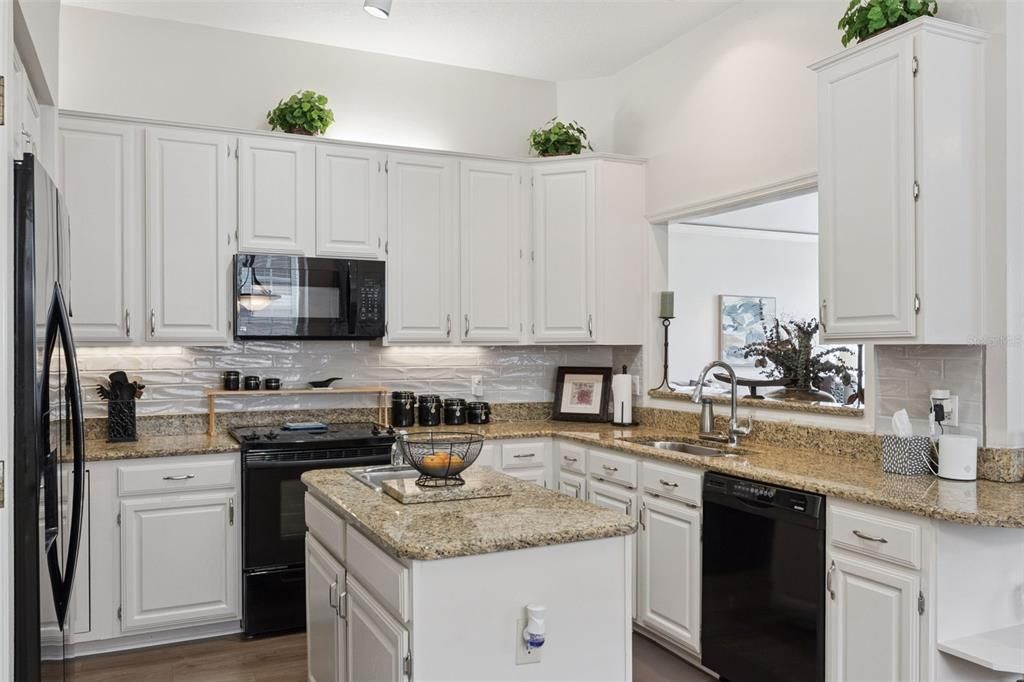 For Sale: $520,000 (4 beds, 3 baths, 2732 Square Feet)