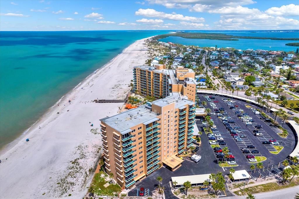 Недавно продано: $612,000 (2 спален, 2 ванн, 1242 Квадратных фут)