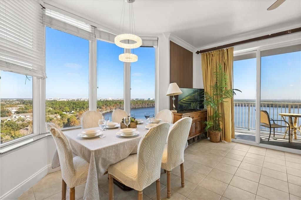 For Sale: $325,000 (2 beds, 2 baths, 1078 Square Feet)