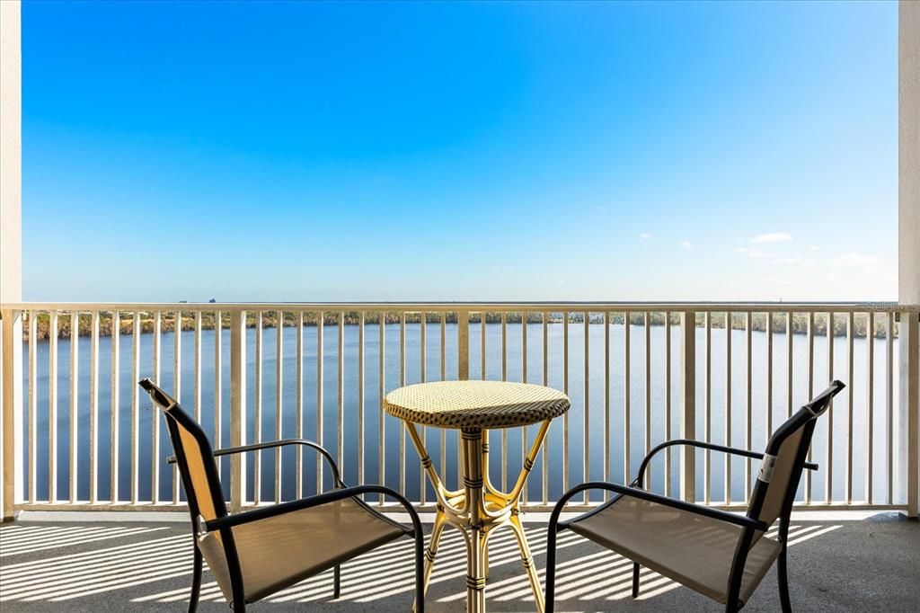 For Sale: $325,000 (2 beds, 2 baths, 1078 Square Feet)