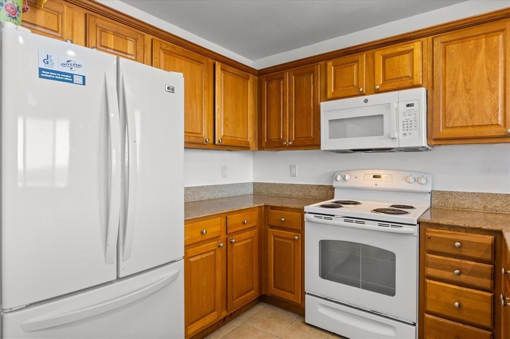 For Sale: $325,000 (2 beds, 2 baths, 1078 Square Feet)