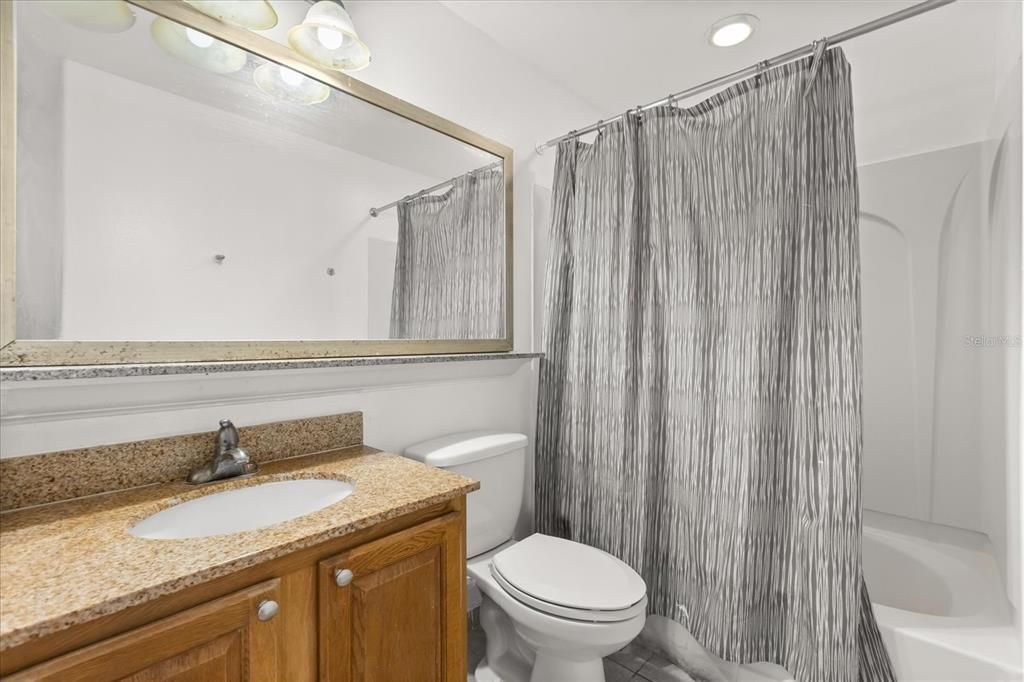 For Sale: $325,000 (2 beds, 2 baths, 1078 Square Feet)