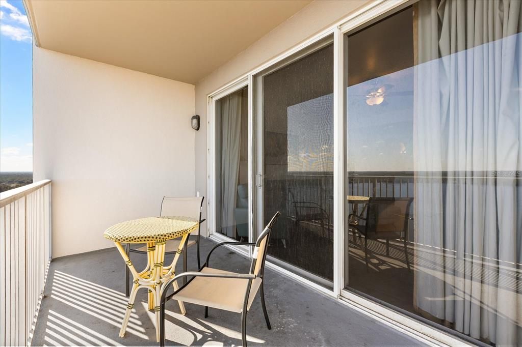 For Sale: $325,000 (2 beds, 2 baths, 1078 Square Feet)