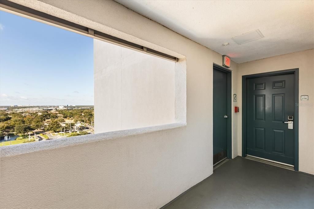 For Sale: $325,000 (2 beds, 2 baths, 1078 Square Feet)