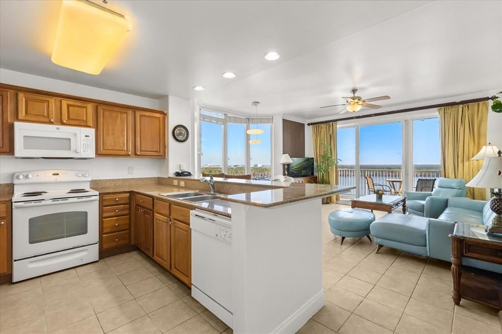 For Sale: $325,000 (2 beds, 2 baths, 1078 Square Feet)