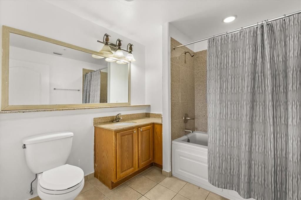 For Sale: $325,000 (2 beds, 2 baths, 1078 Square Feet)