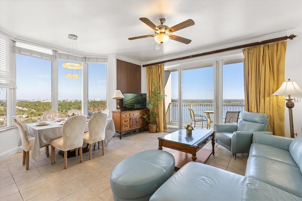 For Sale: $325,000 (2 beds, 2 baths, 1078 Square Feet)