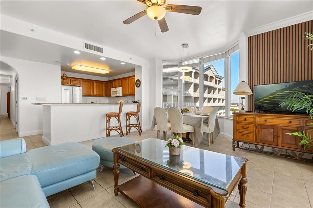 For Sale: $325,000 (2 beds, 2 baths, 1078 Square Feet)