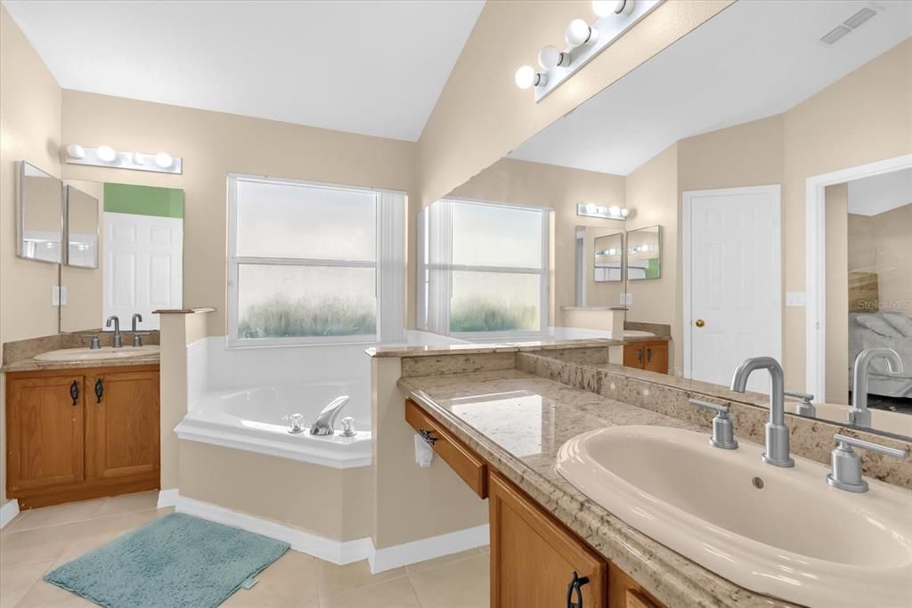 For Sale: $369,999 (3 beds, 3 baths, 1813 Square Feet)