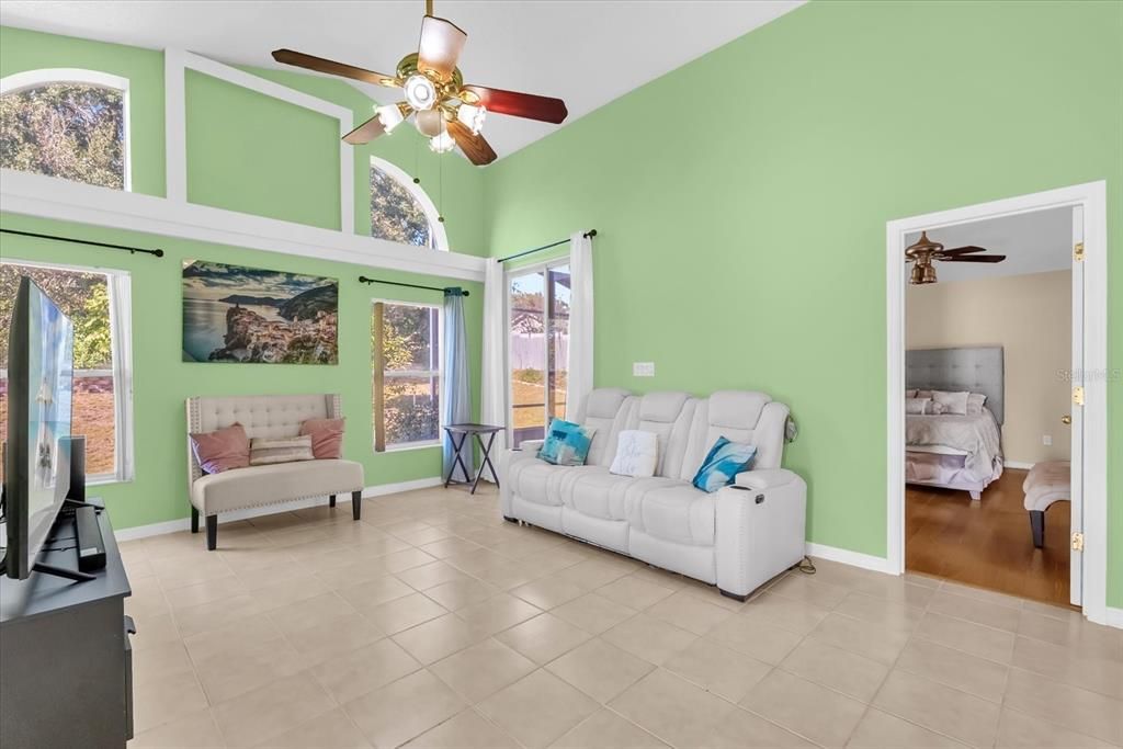 For Sale: $369,999 (3 beds, 3 baths, 1813 Square Feet)