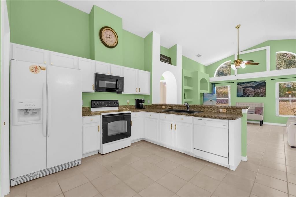 For Sale: $369,999 (3 beds, 3 baths, 1813 Square Feet)