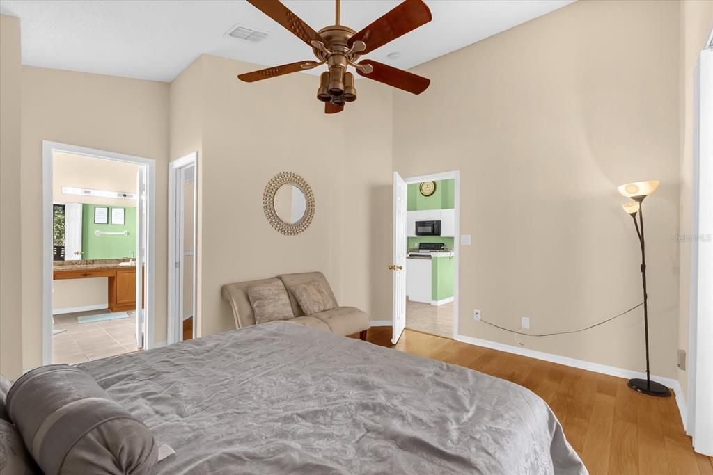 For Sale: $369,999 (3 beds, 3 baths, 1813 Square Feet)