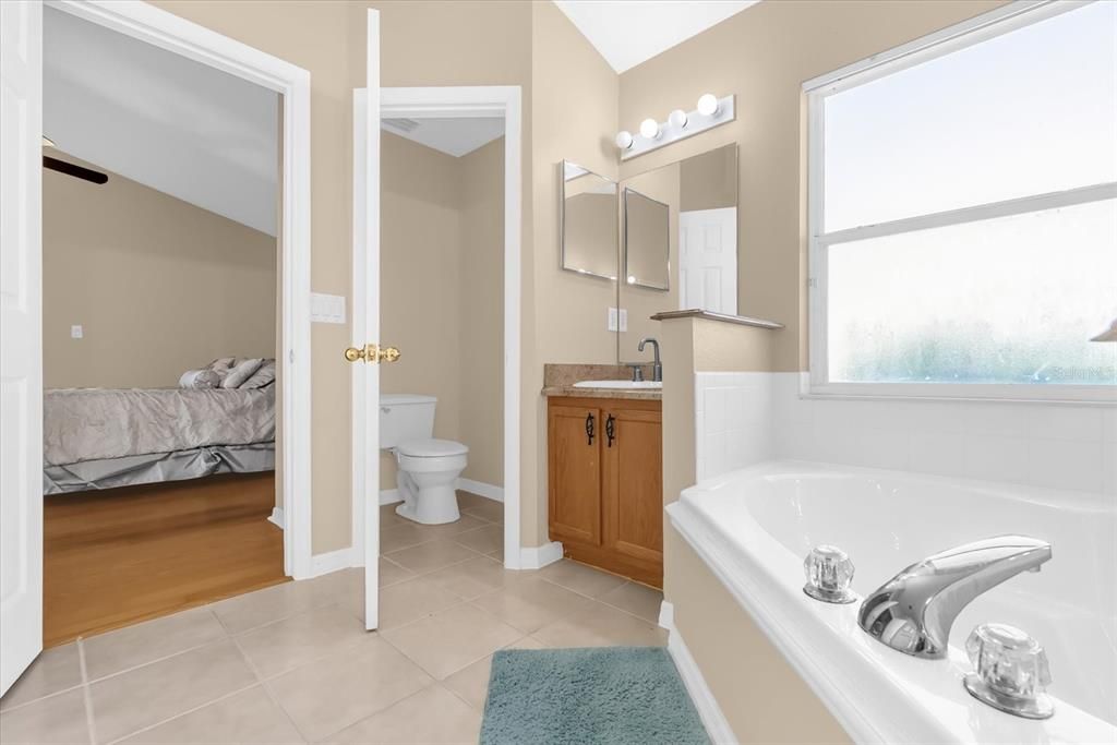 For Sale: $369,999 (3 beds, 3 baths, 1813 Square Feet)