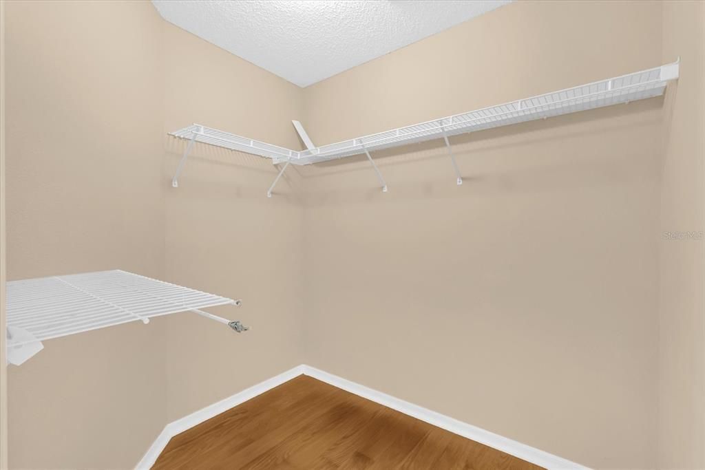 For Sale: $369,999 (3 beds, 3 baths, 1813 Square Feet)