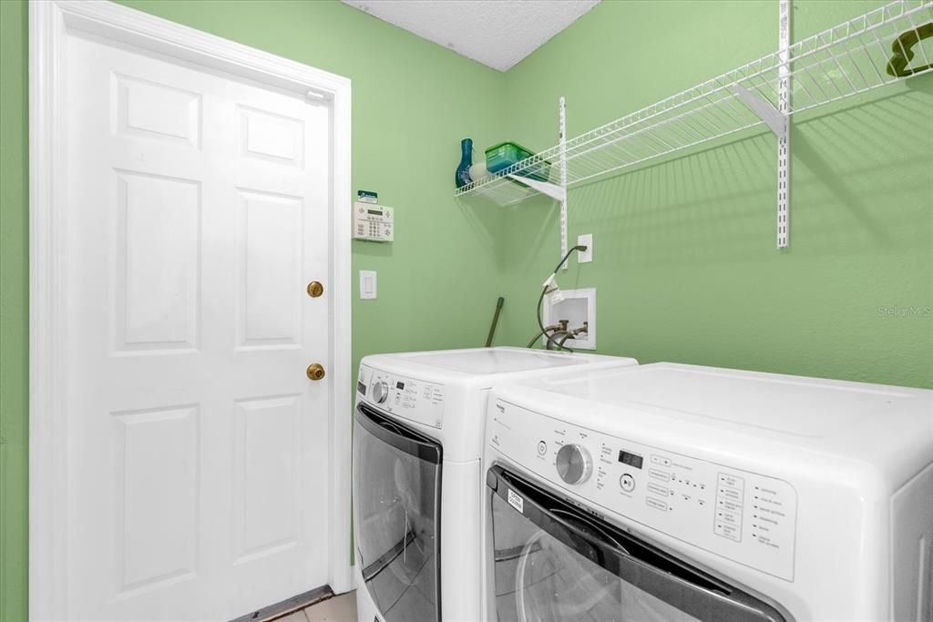 For Sale: $369,999 (3 beds, 3 baths, 1813 Square Feet)