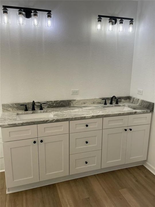 待售: $449,900 (4 贝兹, 2 浴室, 2112 平方英尺)