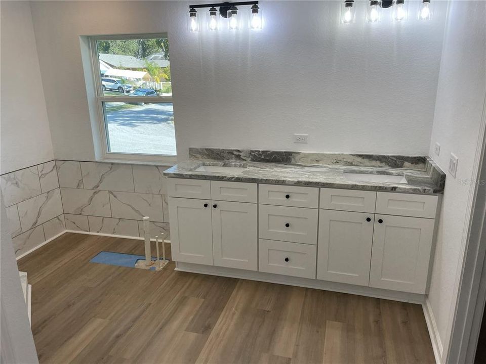 待售: $449,900 (4 贝兹, 2 浴室, 2112 平方英尺)