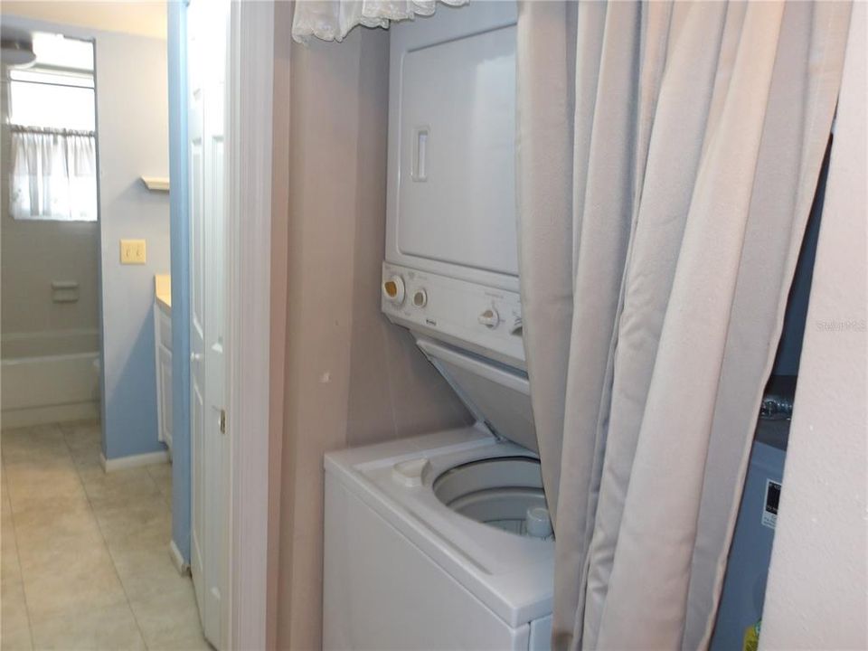 В аренду: $1,800 (2 спален, 2 ванн, 1251 Квадратных фут)