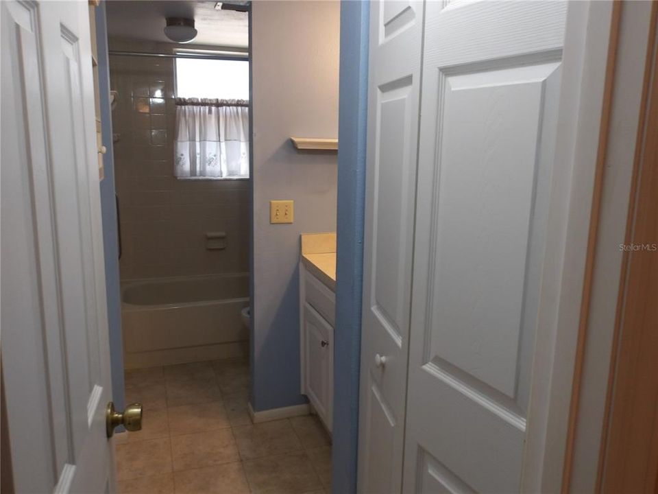 В аренду: $1,800 (2 спален, 2 ванн, 1251 Квадратных фут)