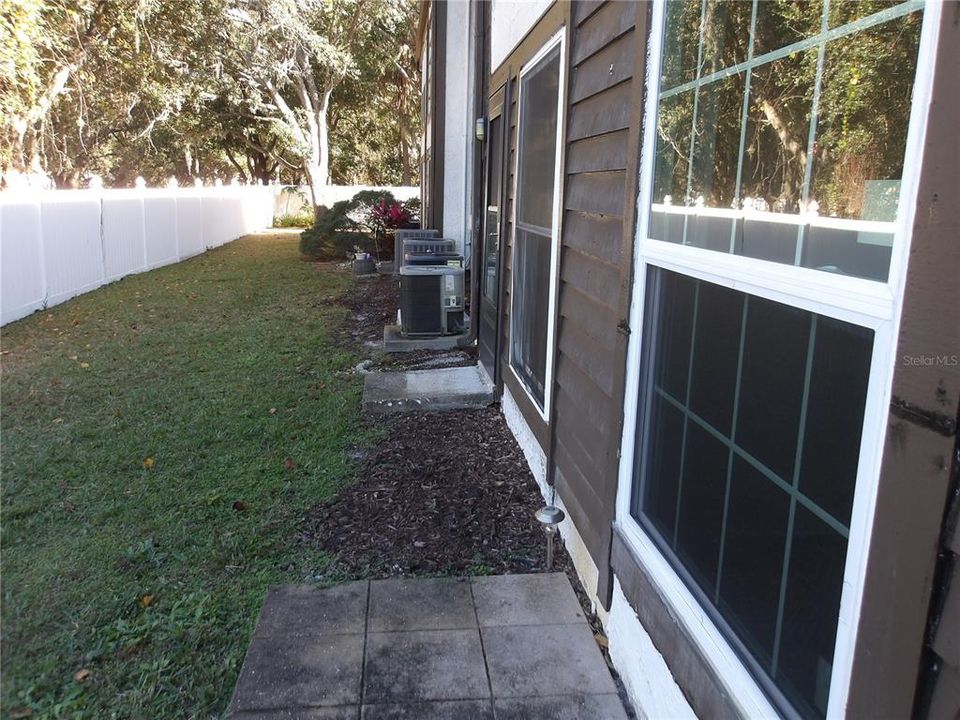 В аренду: $1,800 (2 спален, 2 ванн, 1251 Квадратных фут)