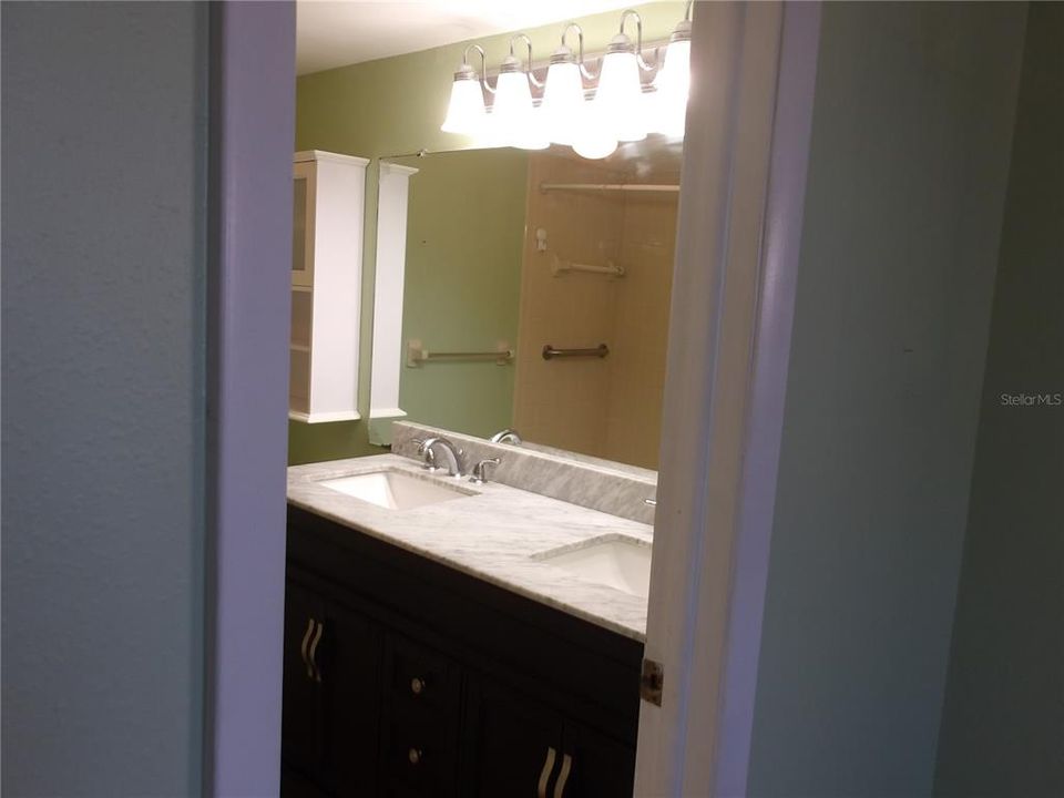 В аренду: $1,800 (2 спален, 2 ванн, 1251 Квадратных фут)