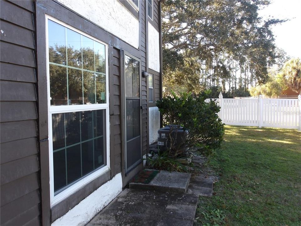 В аренду: $1,800 (2 спален, 2 ванн, 1251 Квадратных фут)