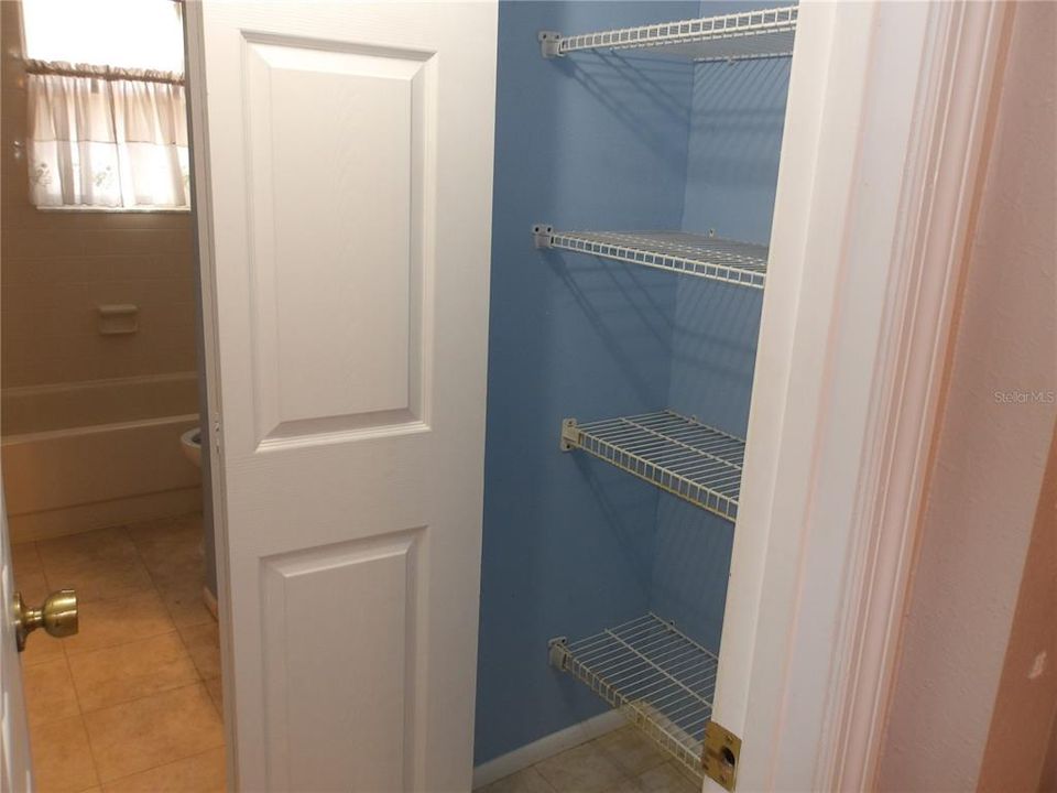 В аренду: $1,800 (2 спален, 2 ванн, 1251 Квадратных фут)