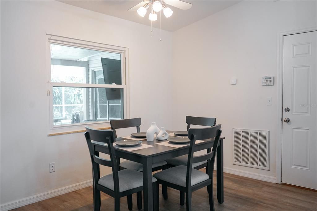 En Venta: $499,999 (4 camas, 2 baños, 1503 Pies cuadrados)