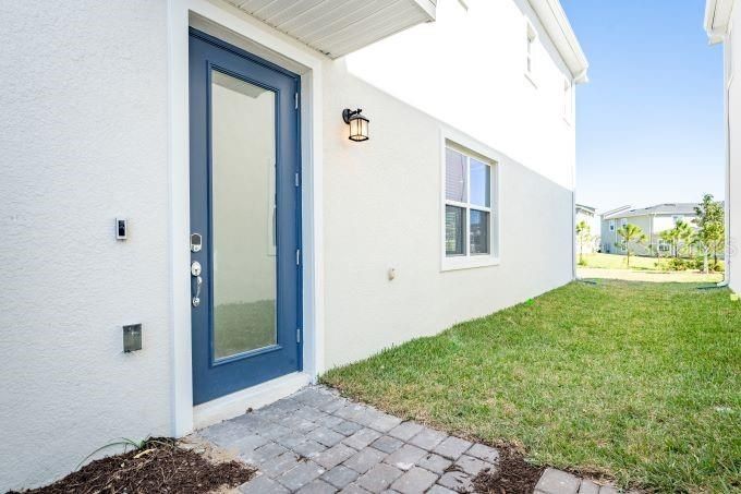 For Rent: $2,250 (3 beds, 2 baths, 1988 Square Feet)